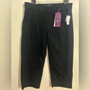 Gloria Vanderbilt black jean pants with a shape effect. Size 14. New with tag.
